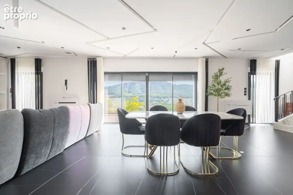 Villa moderne - 8 pièces - 230 m2 - Eoures / Marseille 11 - photo 11