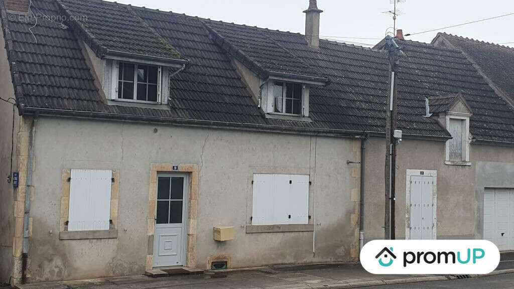 Maison à AINAY-LE-CHATEAU