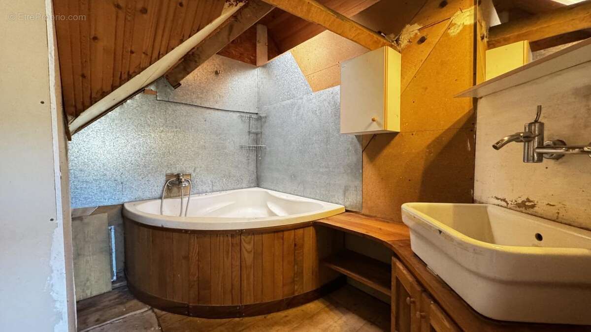 Maison à CENEVIERES