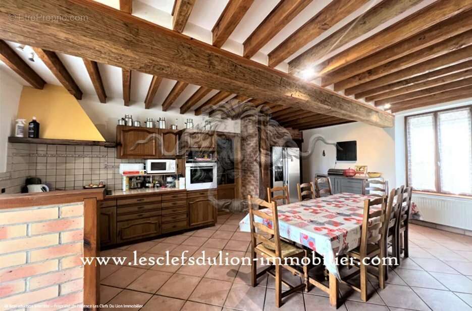 Maison à LORREZ-LE-BOCAGE-PREAUX