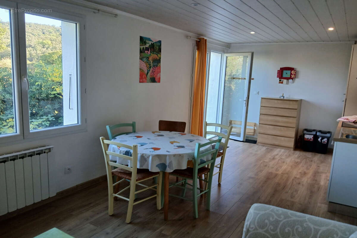 Maison à REYNES
