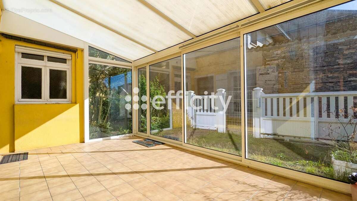 Maison à PONT-DE-VAUX