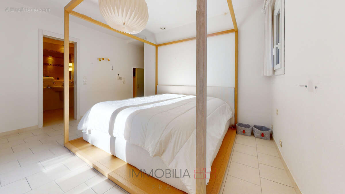 À vendre   maison - appartement indépendant - piscine et dépendances - photo 12