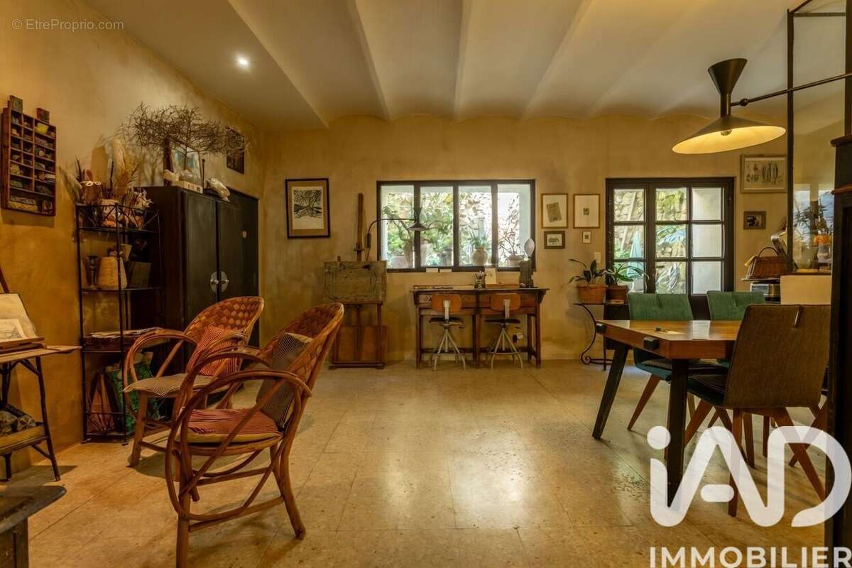 Maison 205 m² à Montfrin  - photo 6