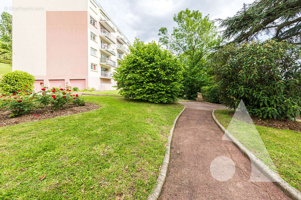 Appartement à SAINT-PIERRE-DU-PERRAY