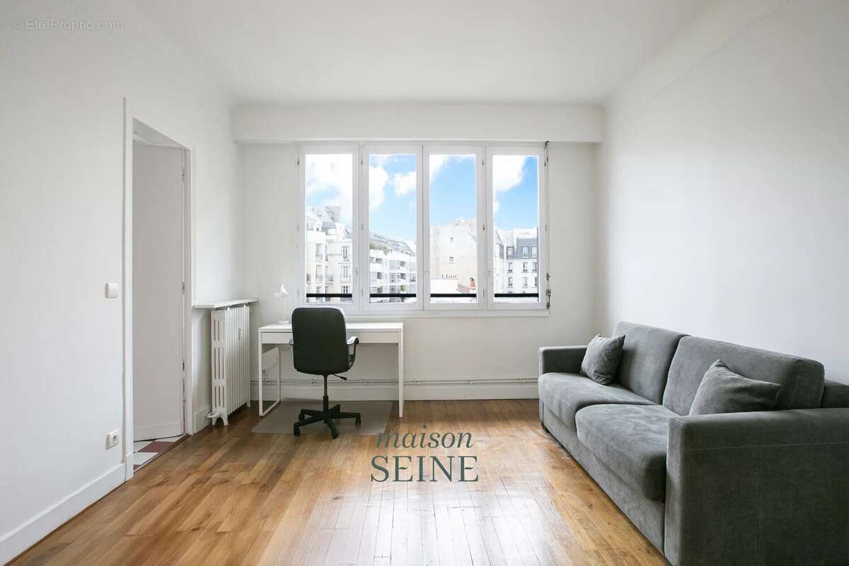 Appartement à PARIS-16E