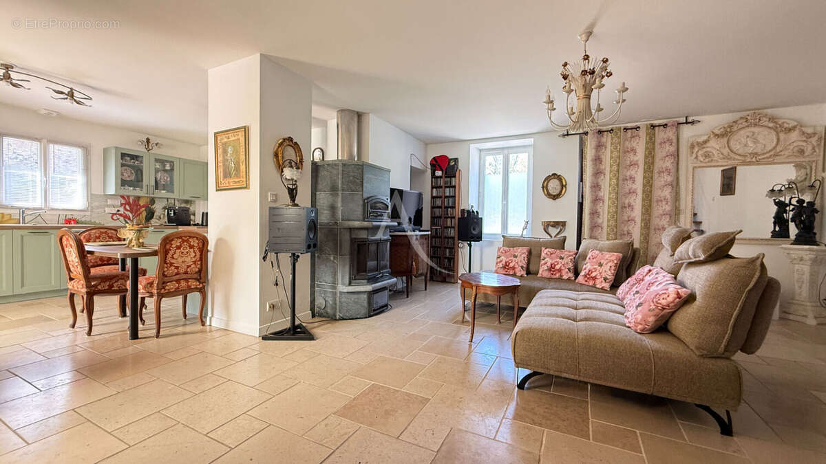 Maison à BOURNEZEAU