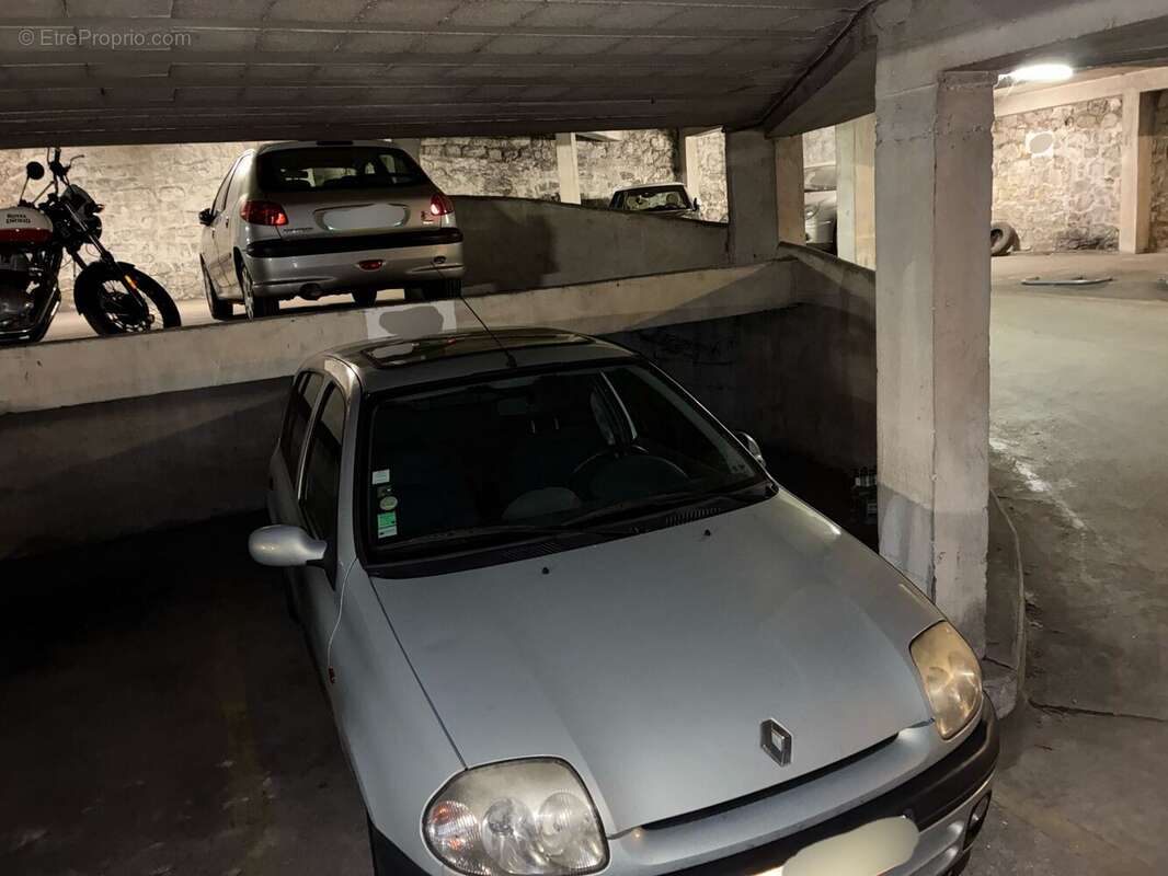 Parking à PARIS-11E