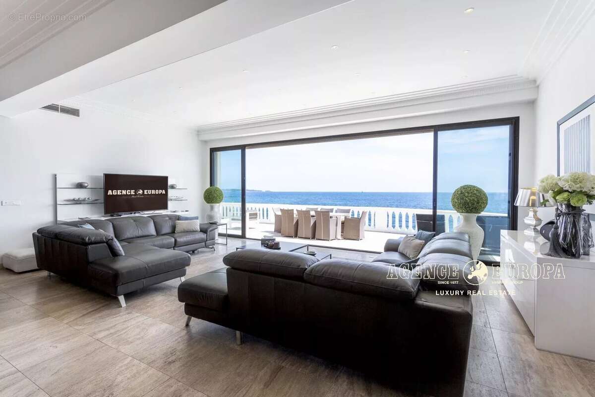 Cannes exceptionnel - villa pieds dans l'eau - photo 8