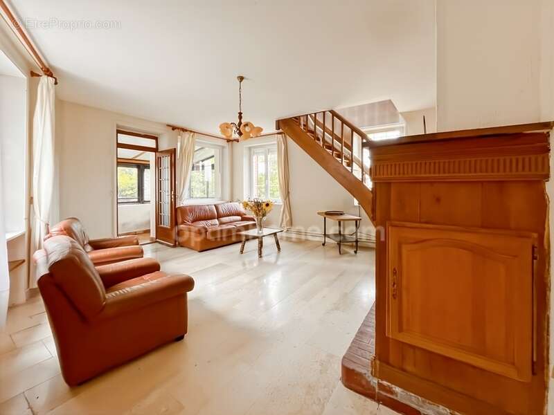 Maison à SERVAL