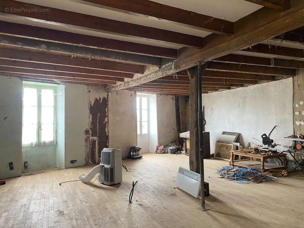 Maison à SALLES-LAVALETTE
