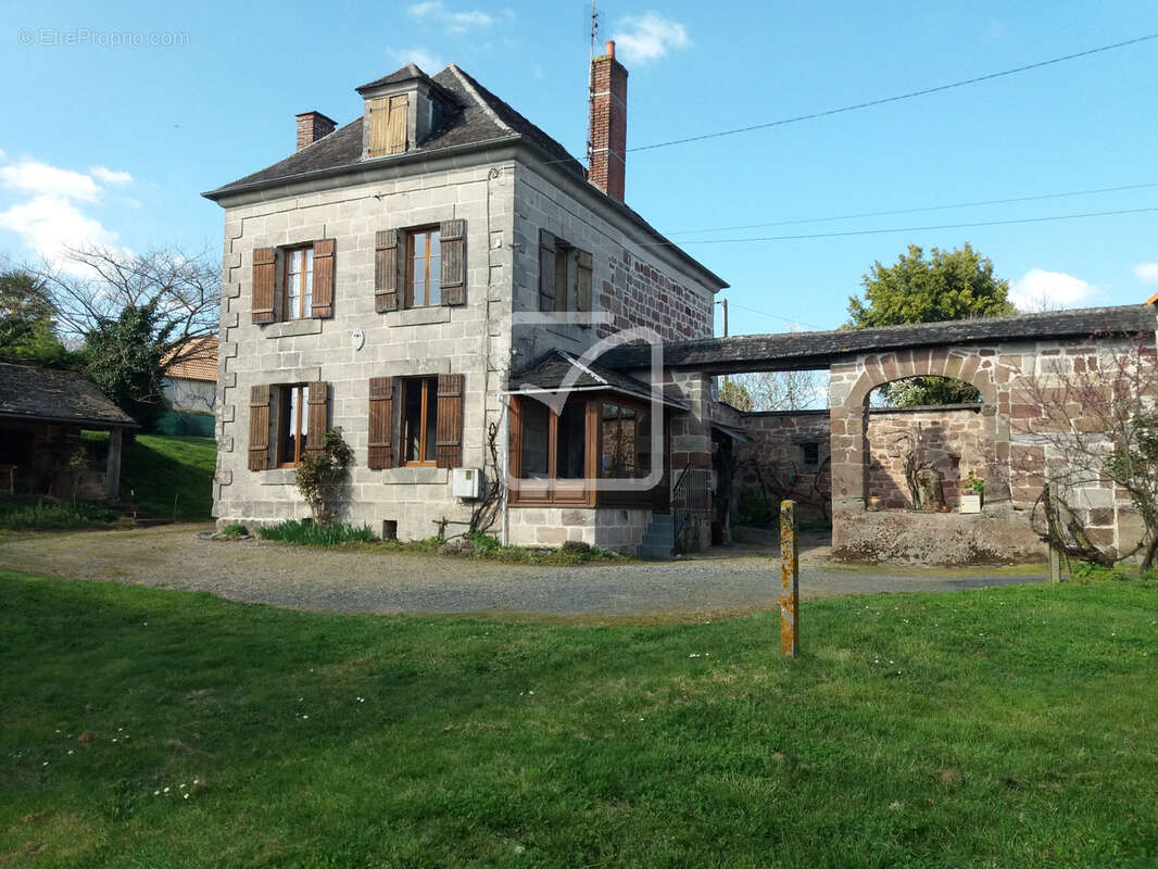 Maison à OBJAT
