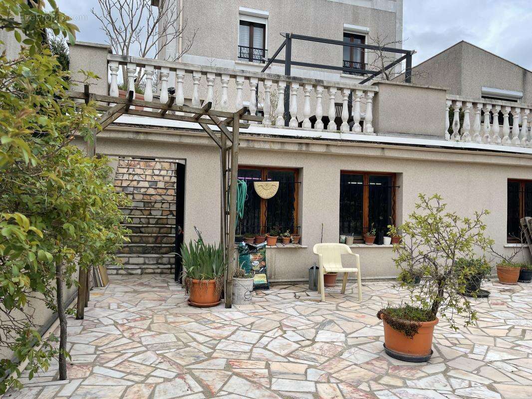 Maison à VARENNES-JARCY