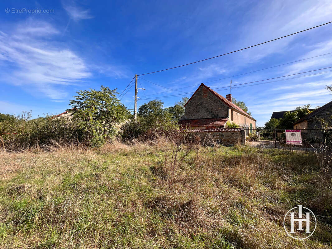Terrain à AINAY-LE-VIEIL