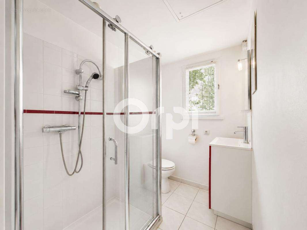Piscine-calme-3 chambres en suite-tout à l'égout-proches commodités - photo 12