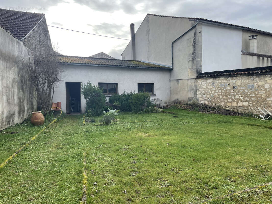 Maison à COGNAC