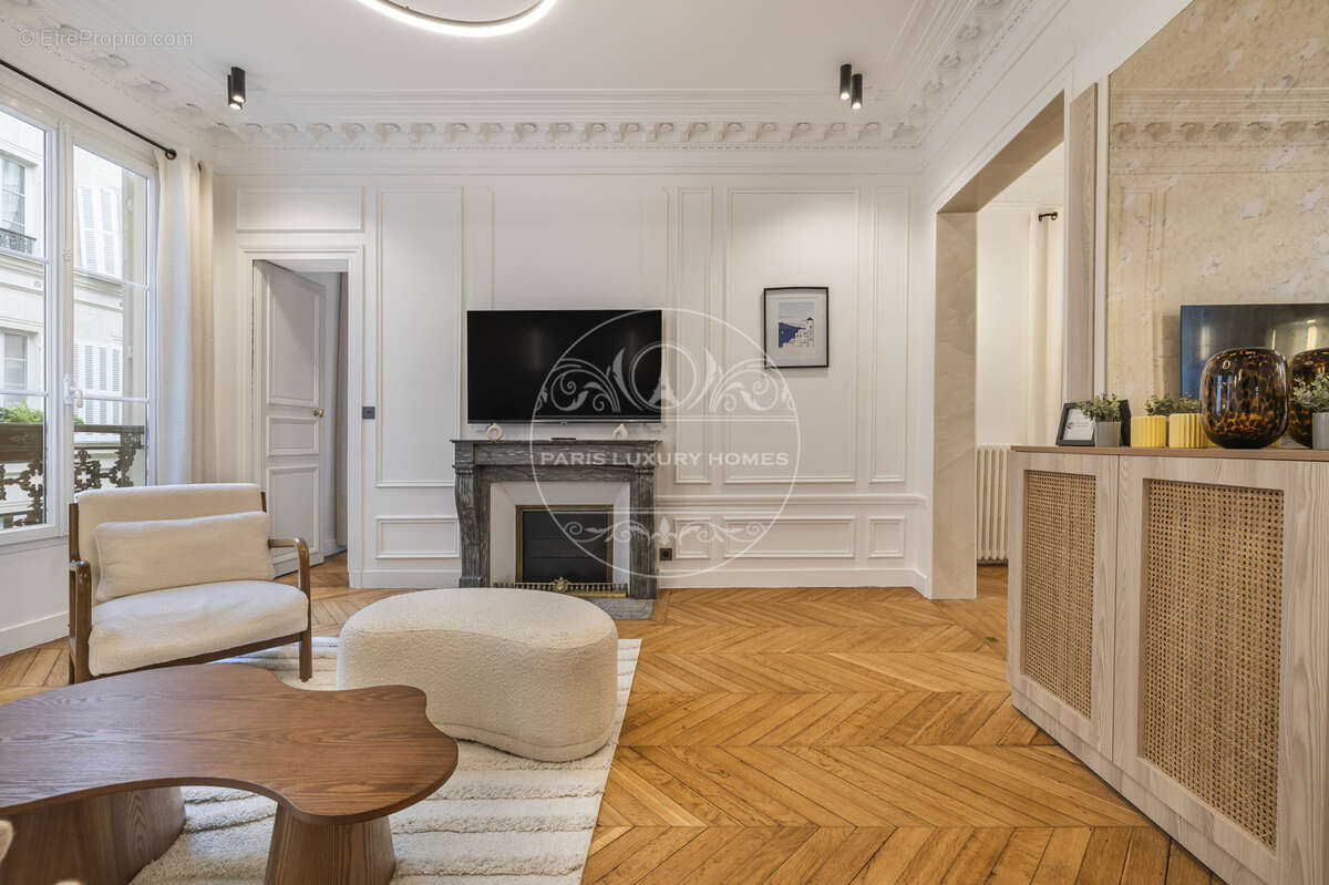 Appartement à PARIS-8E
