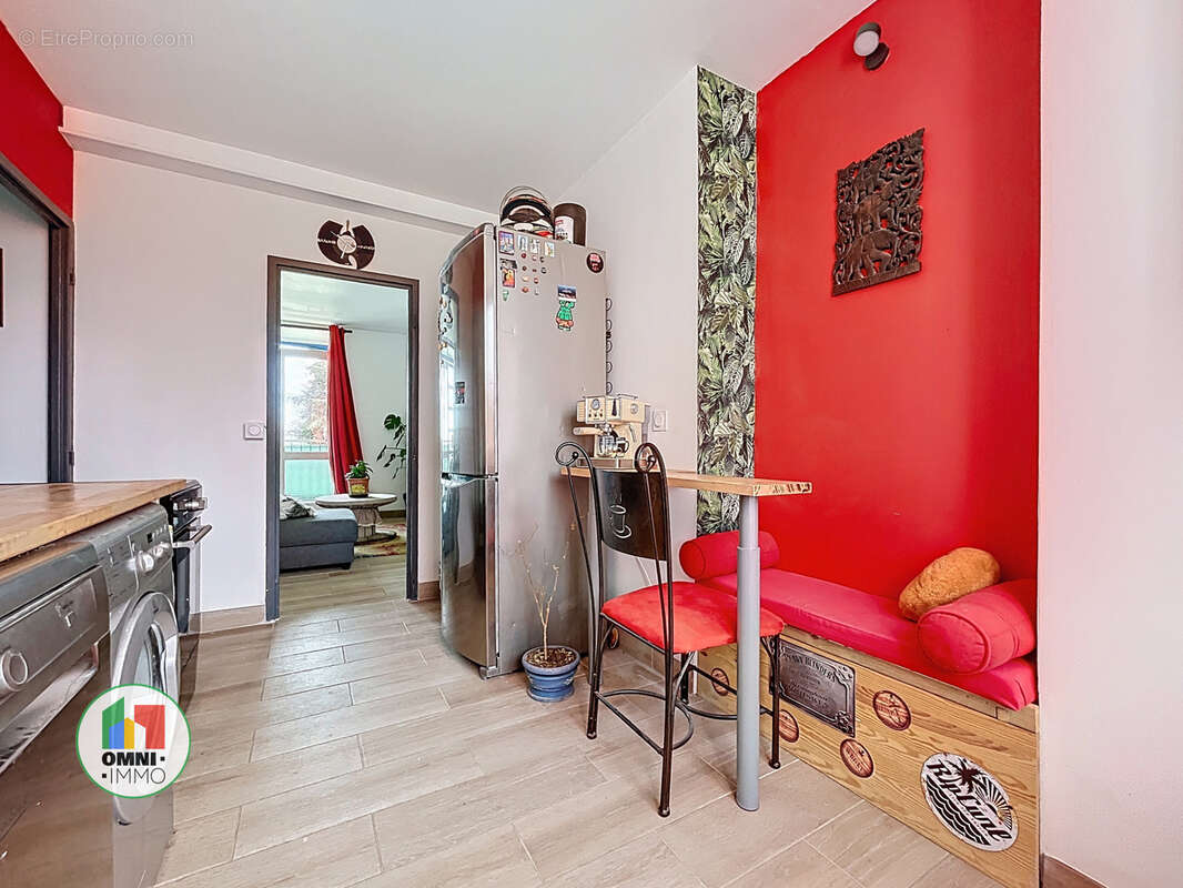 Appartement T3 de 53 m2 avec balcon   proche Hôpital Lyon Sud - photo 7
