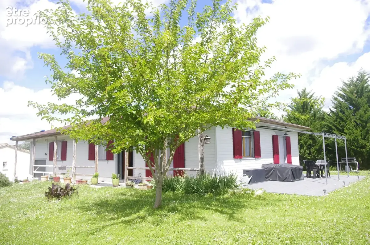 Maison à VIC-FEZENSAC