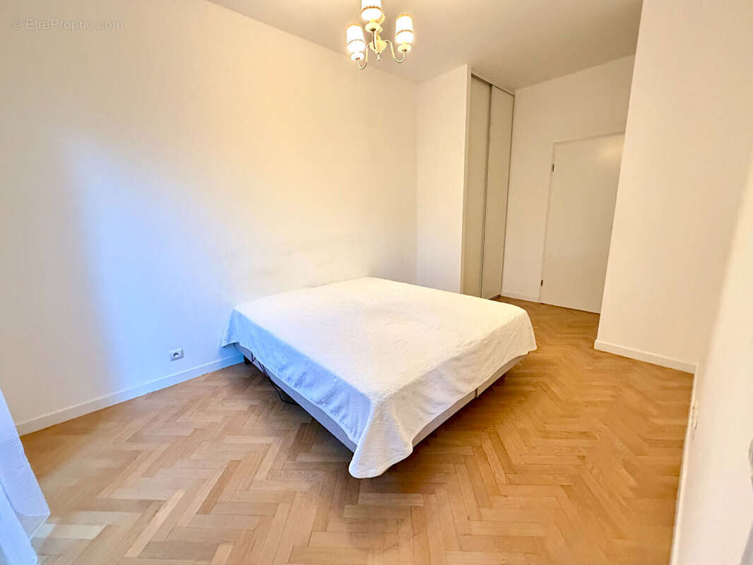 Appartement à LA GARENNE-COLOMBES