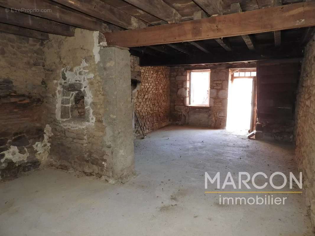 Maison à SAINT-SULPICE-LES-CHAMPS