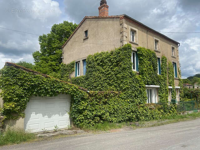 Belle maison de caractère sur terrain de 746 M2 - photo 2