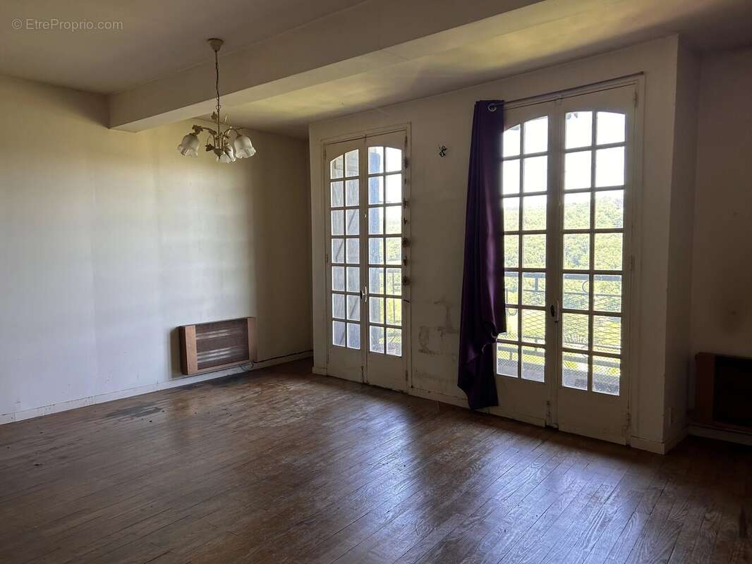Maison à AURIGNAC