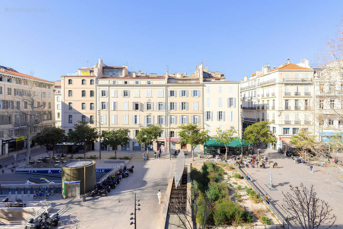Appartement à MARSEILLE-1E