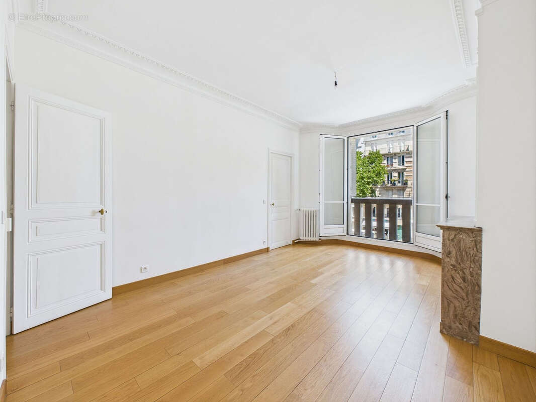 Appartement à PARIS-14E