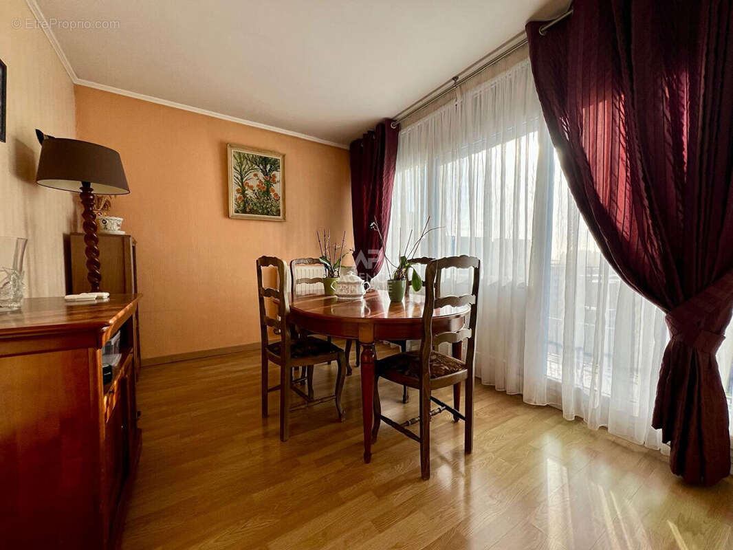 Appartement à HOUILLES