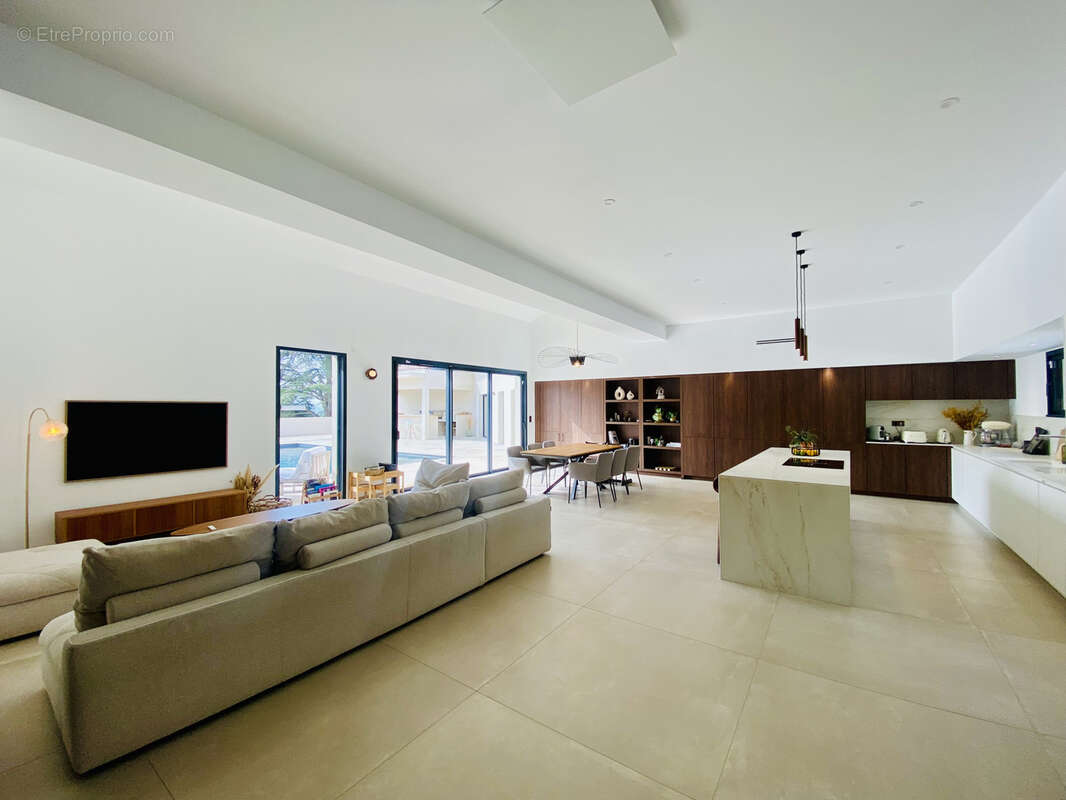 Maison à VILLEMOUSTAUSSOU