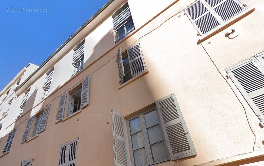   - Appartement à LYON-3E