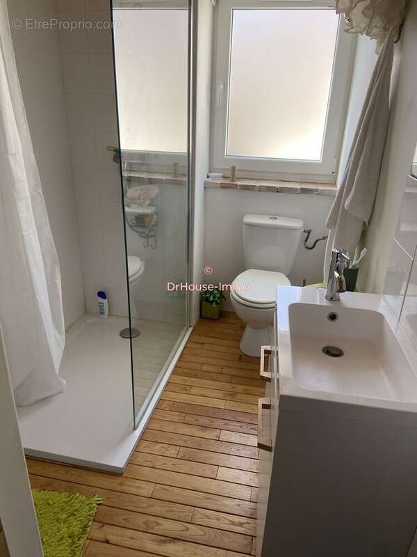 Appartement à BAGNOLS-SUR-CEZE