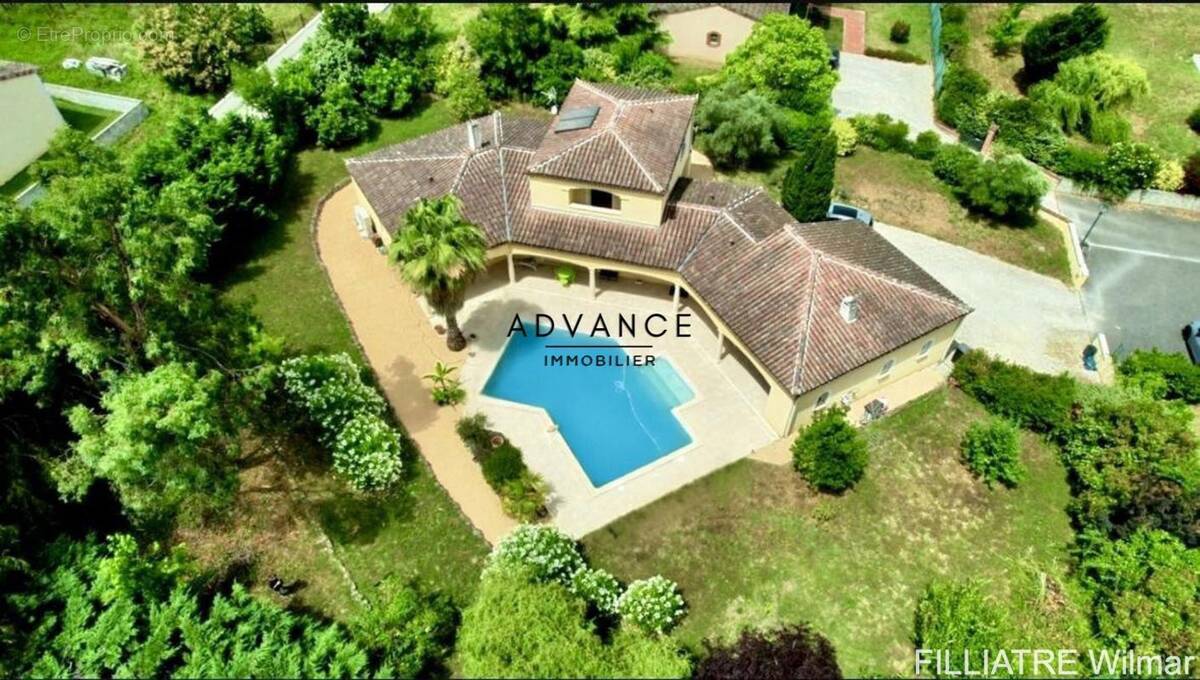 Maison à LAPEYROUSE-FOSSAT