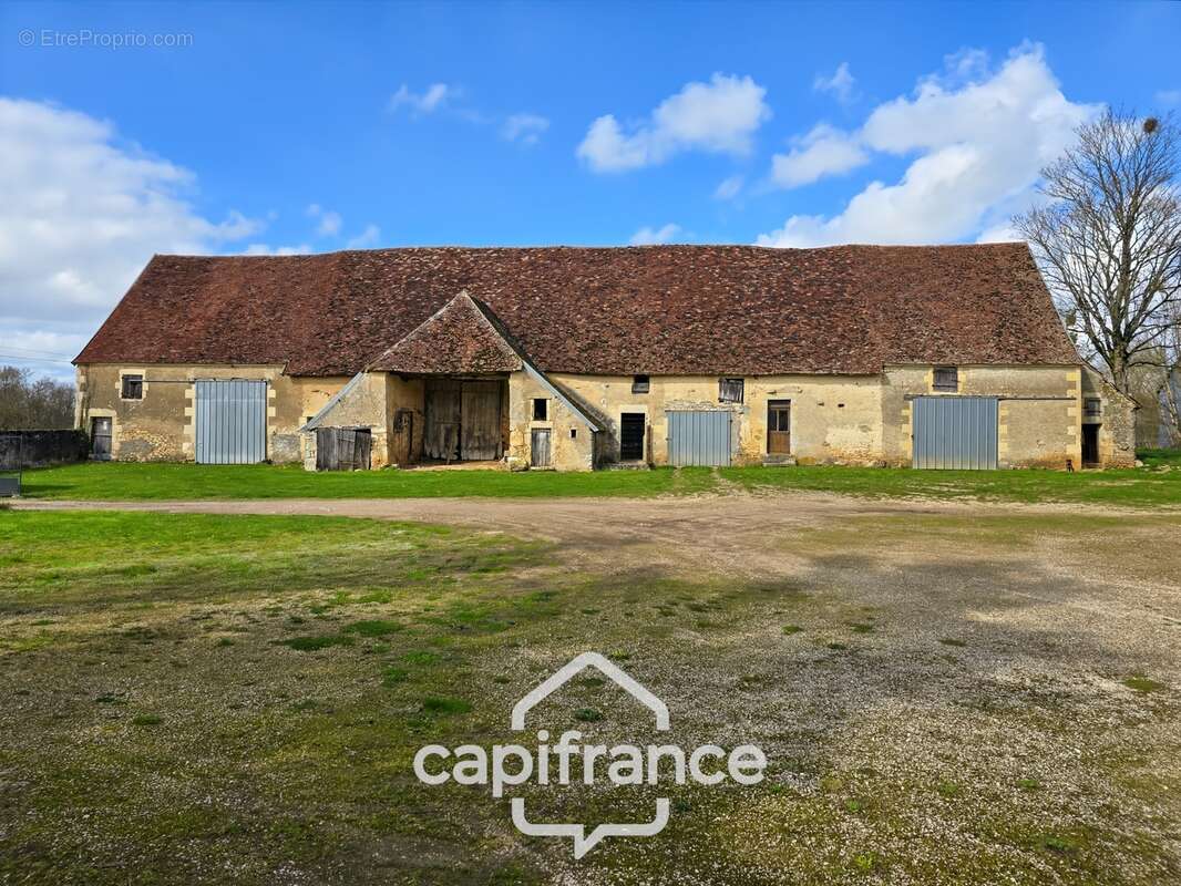 PERROY (58) - Ancien corps de ferme - 2 habitations - 750 m² de dépendances - Terrain 1,13 ha - photo 3