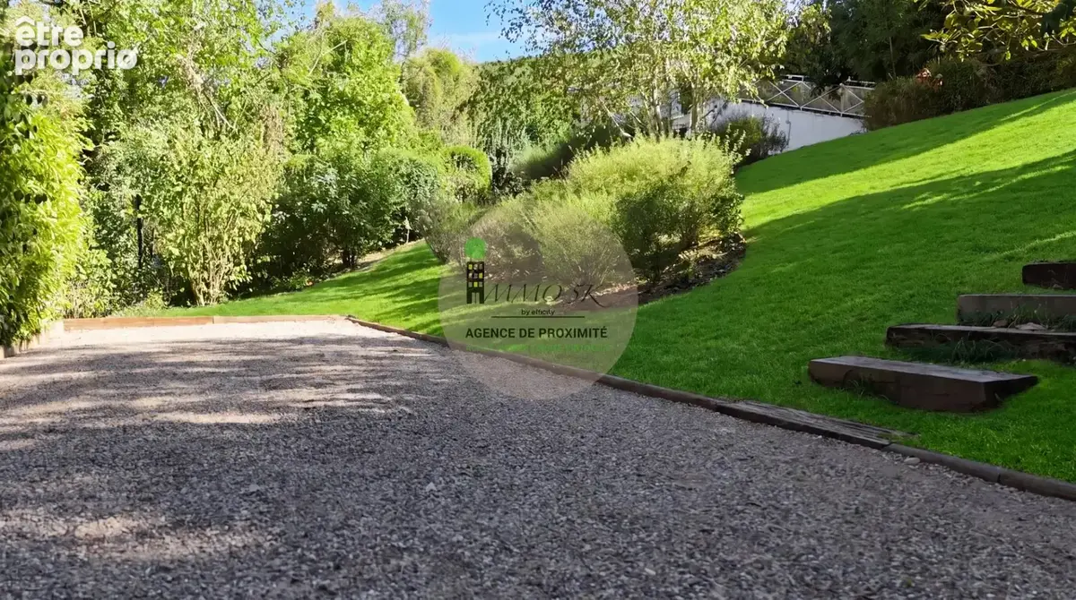 **Somptueuse villa familiale à Limonest – Piscine, jacuzzi et appartement indépendant** - photo 27