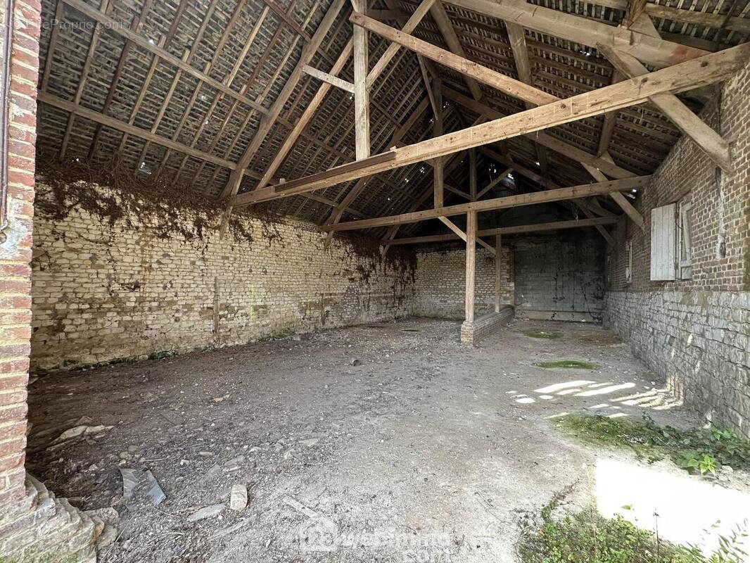 Jolie grange d'une surface de 160 m² - Maison à CHALANDRY