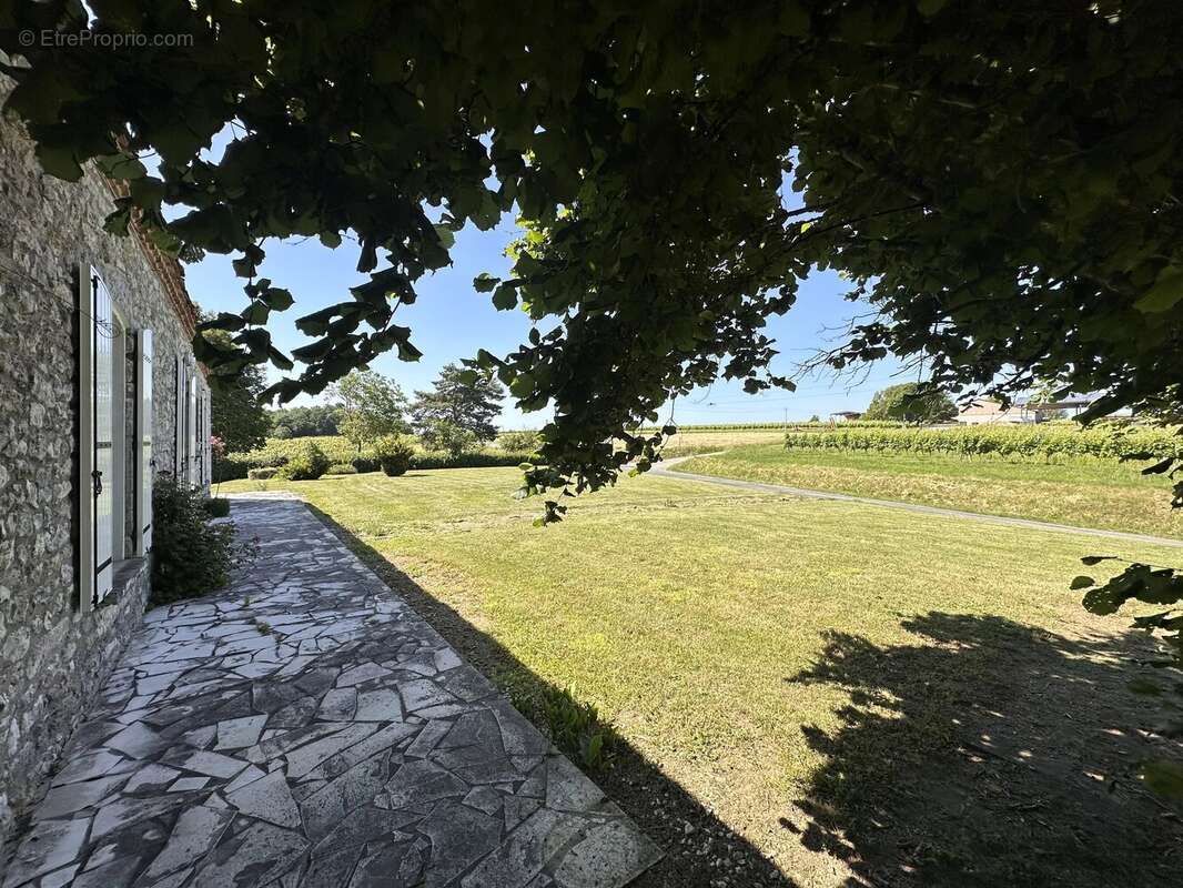 Propriété en pierre avec double garage et grange près d'Eymet - photo 8