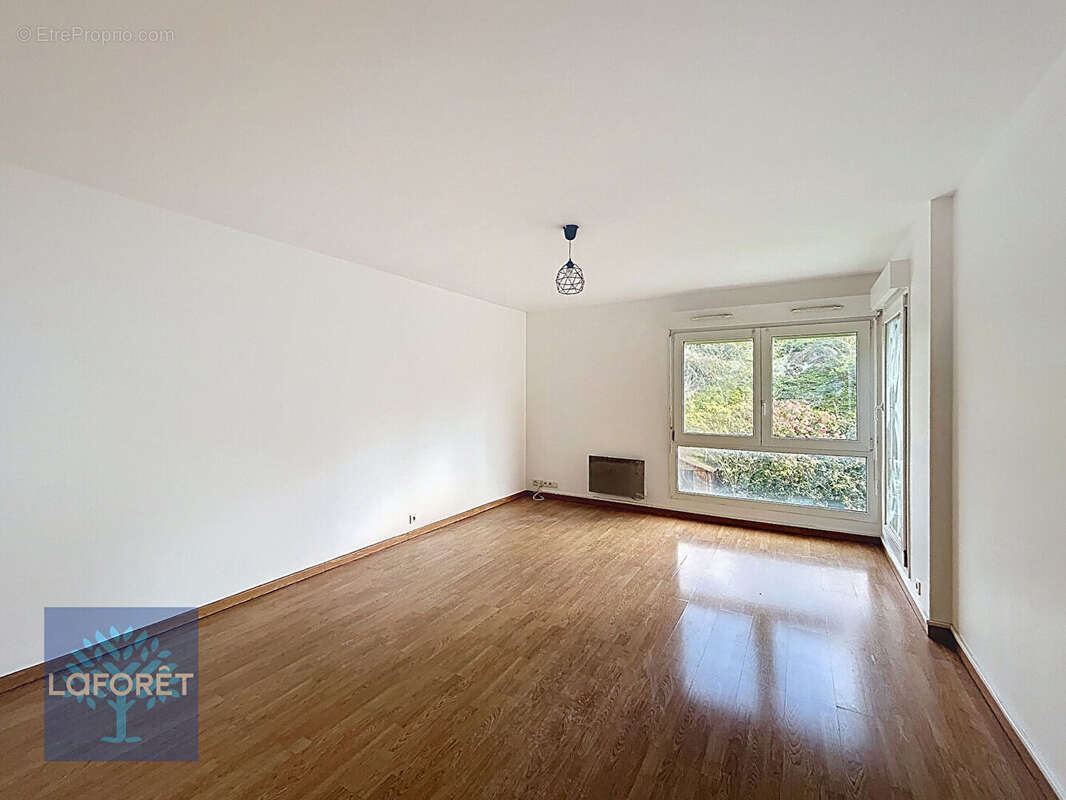 Appartement à CORBEIL-ESSONNES