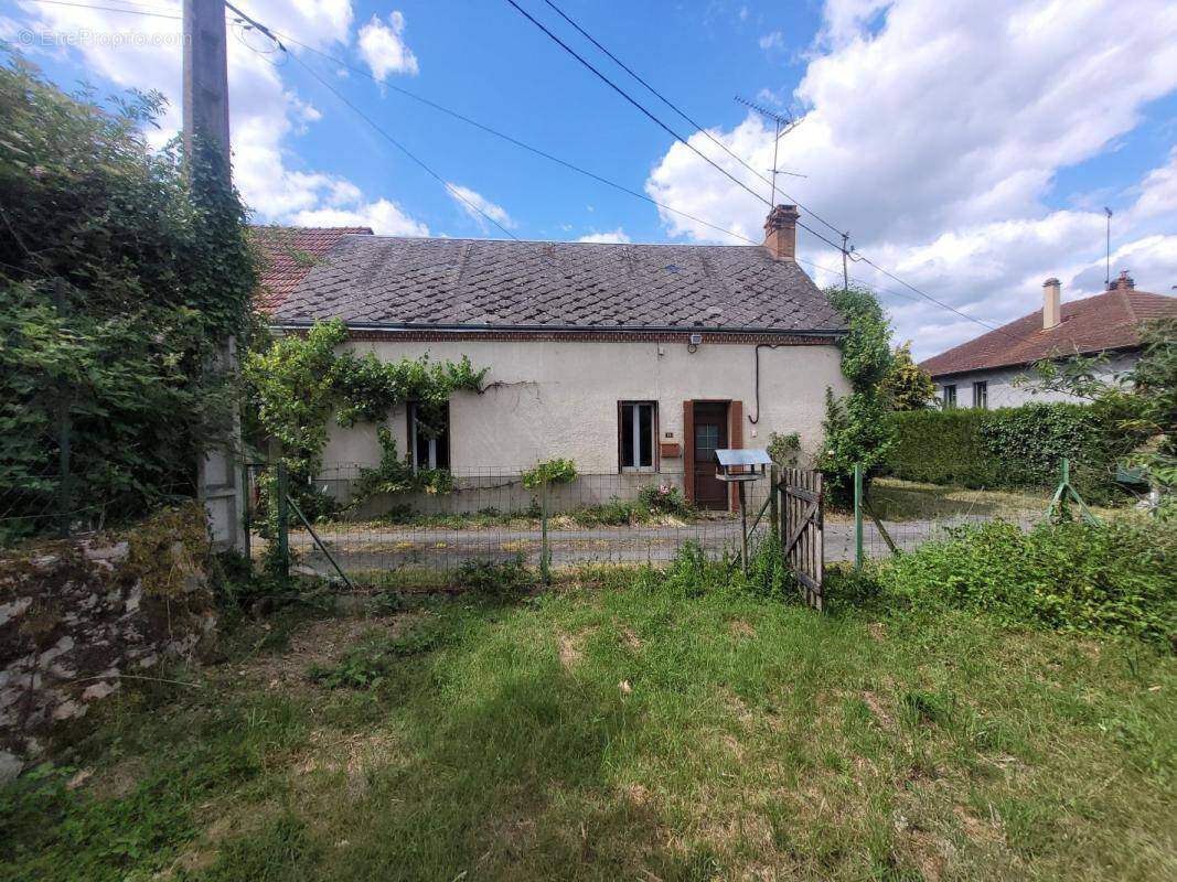 Maison à SAINT-SILVAIN-BAS-LE-ROC