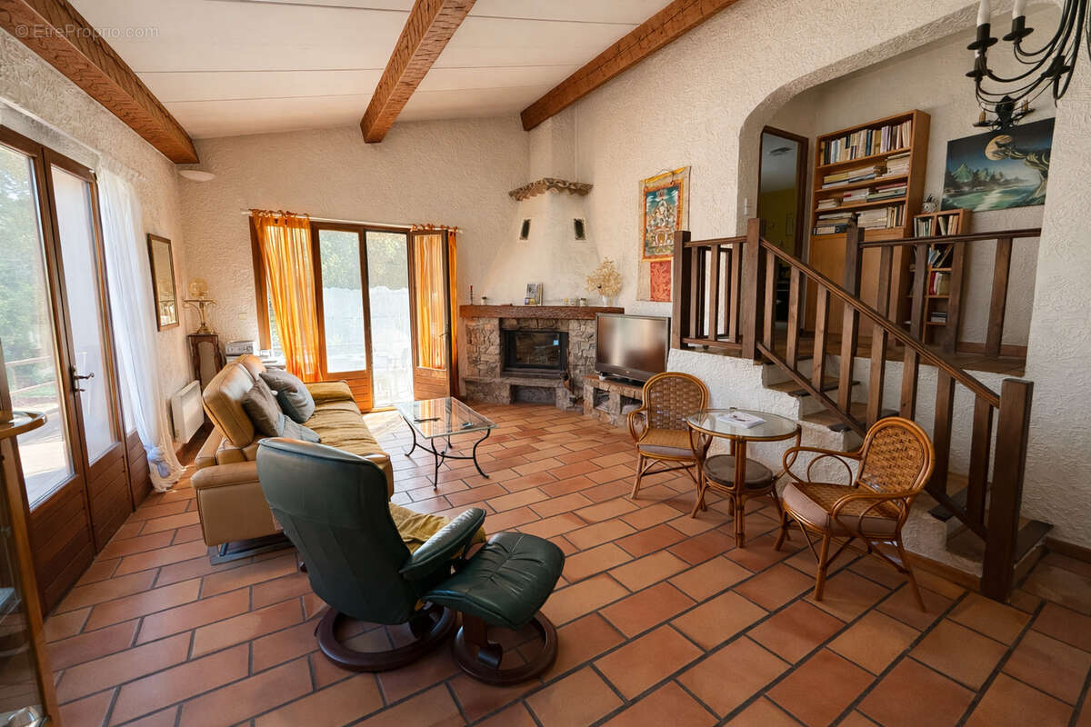 Maison à SOLLIES-TOUCAS