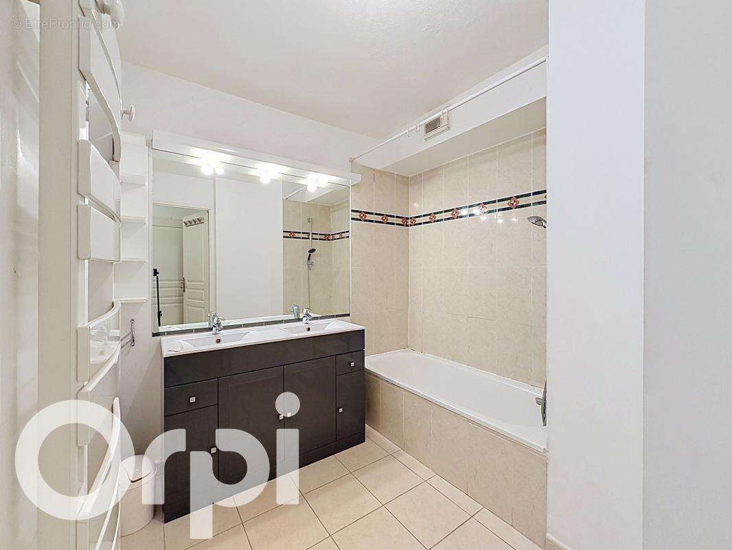 Appartement à PUGET-SUR-ARGENS