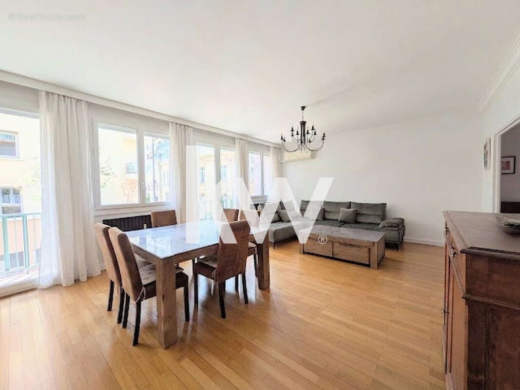 Appartement 186 m² à Saint-Etienne  - photo 2