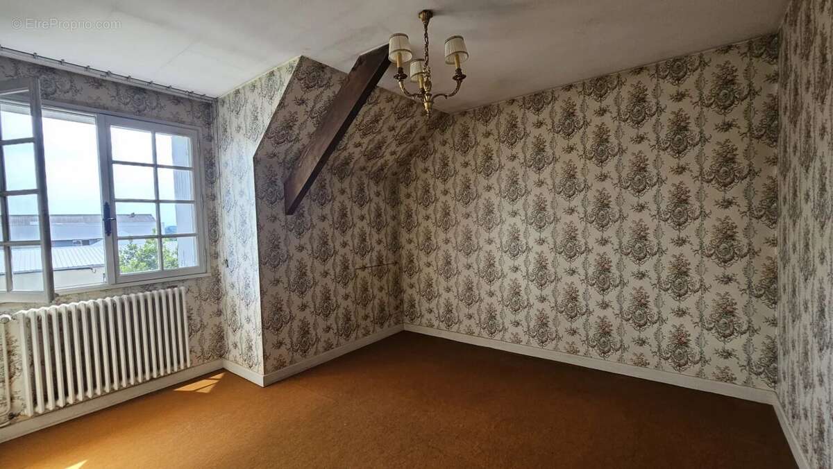Maison à VARENNES-VAUZELLES