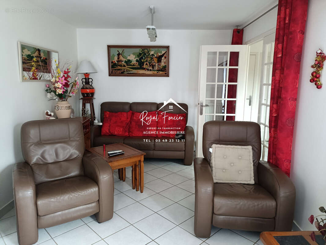 Salon ouvert sur séjour  - Maison à PREUILLY-SUR-CLAISE