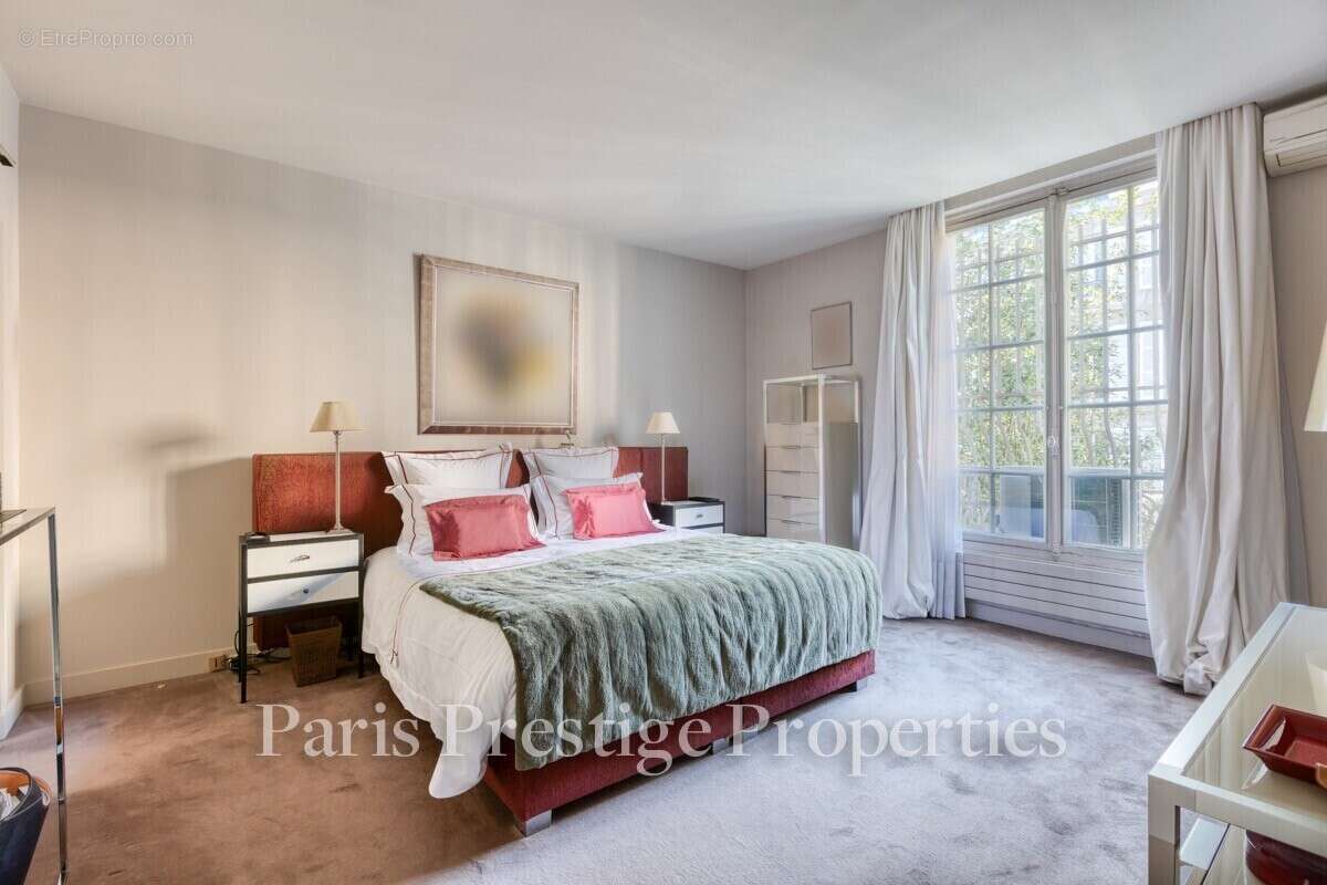 Maison à NEUILLY-SUR-SEINE