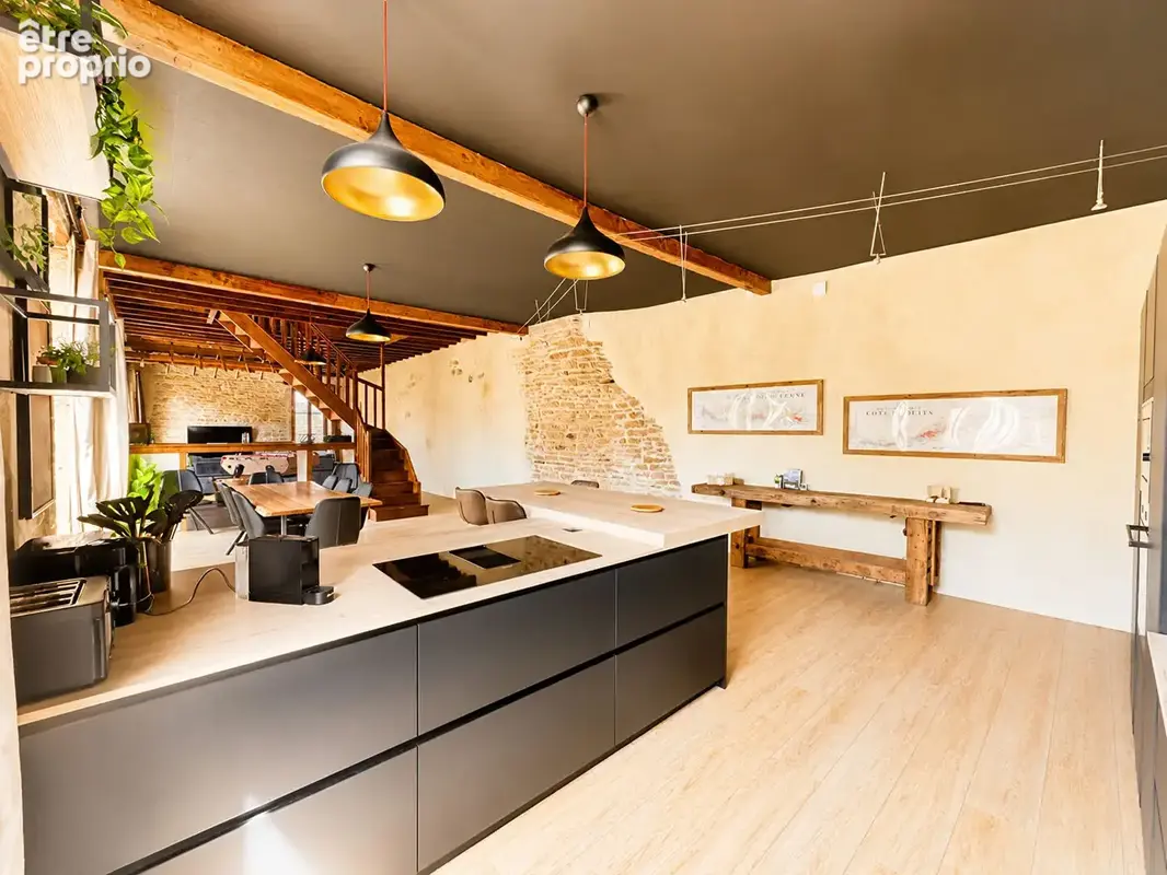 Immeuble dans village viticole : MURS d'un fonds de commerce de 104 m2 + T5 libre de 156 m2 avec 100 m2 de pièce de vie - Cave v - photo 3