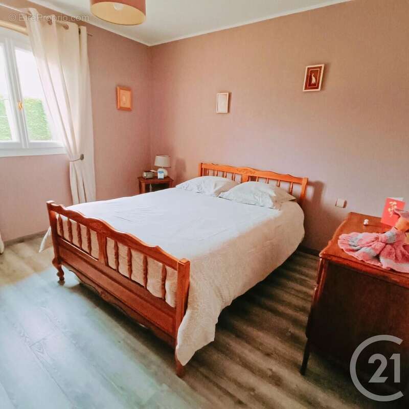 Maison à SAINT-CAPRAIS-DE-BLAYE