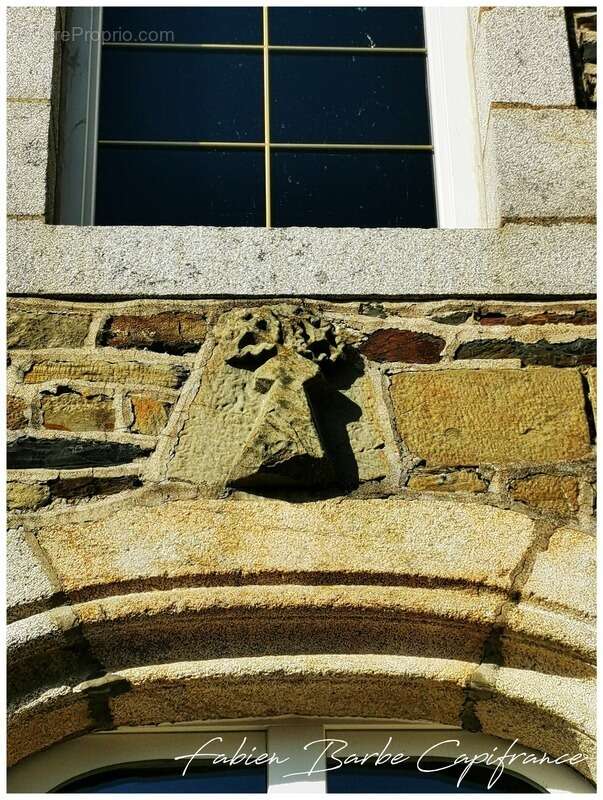 Maison à NEANT-SUR-YVEL