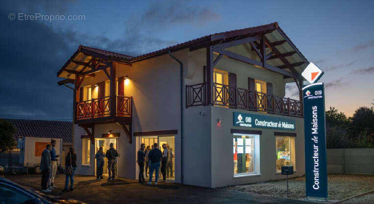 Terrain à PARENTIS-EN-BORN